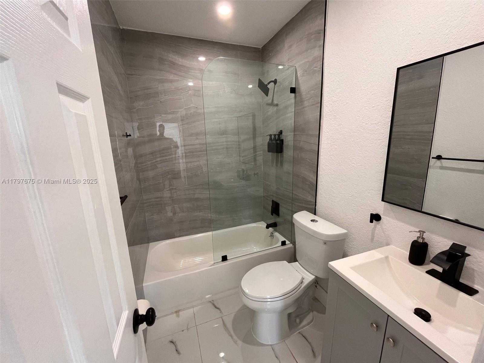 Small Image of 18361 NORTH EAST 20TH PL #18361, North Miami Beach Number 24