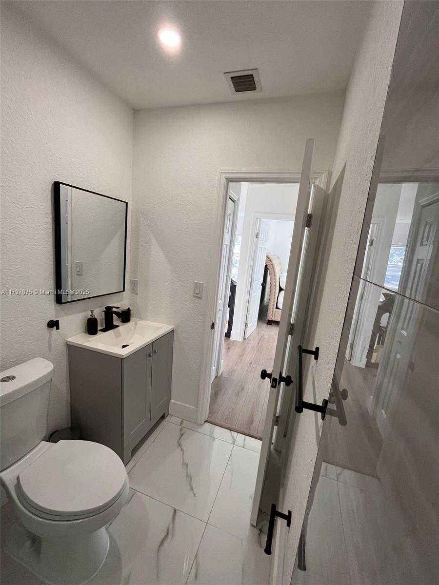 Small Image of 18361 NORTH EAST 20TH PL #18361, North Miami Beach Number 26
