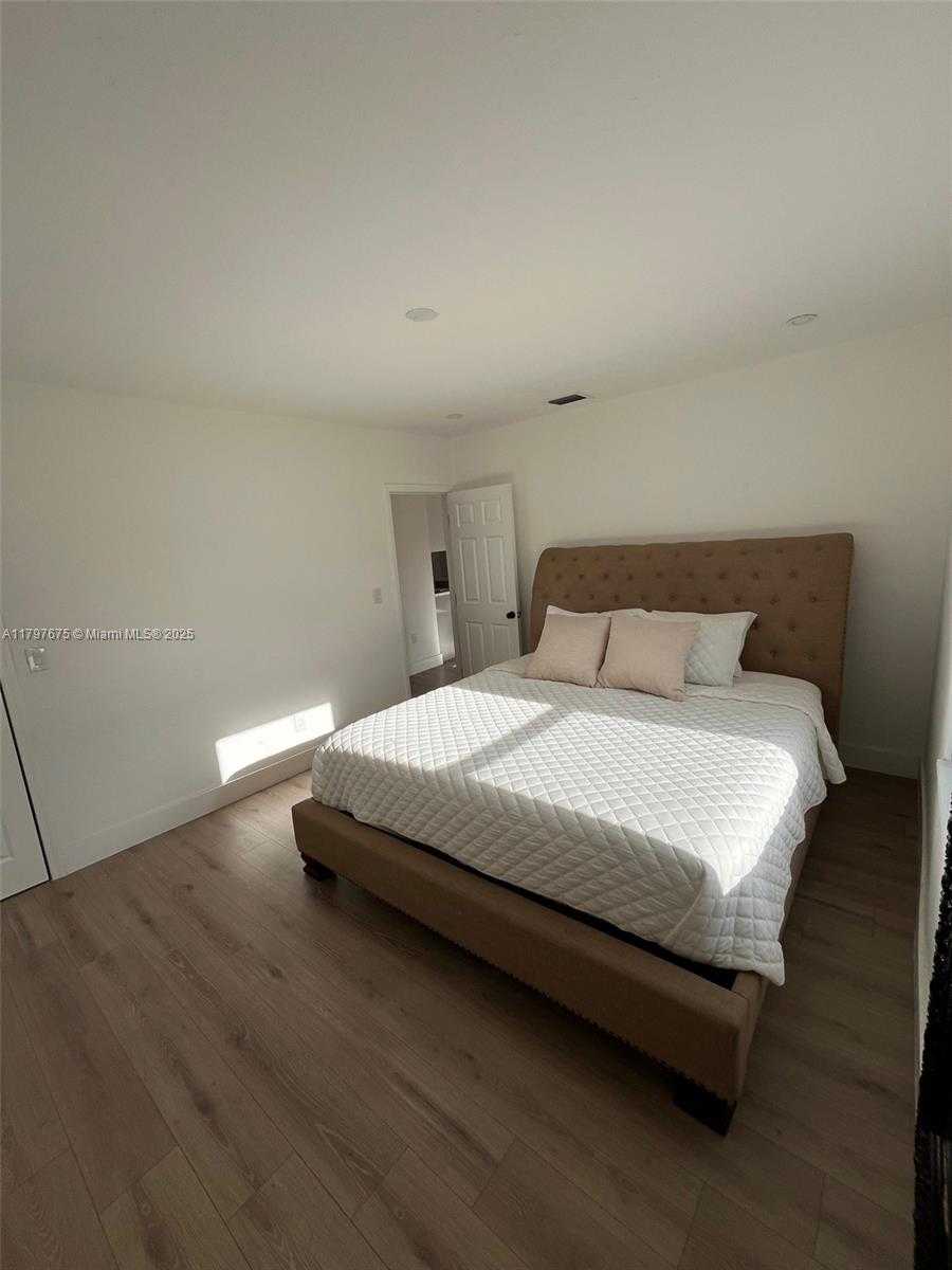 Small Image of 18361 NORTH EAST 20TH PL #18361, North Miami Beach Number 30