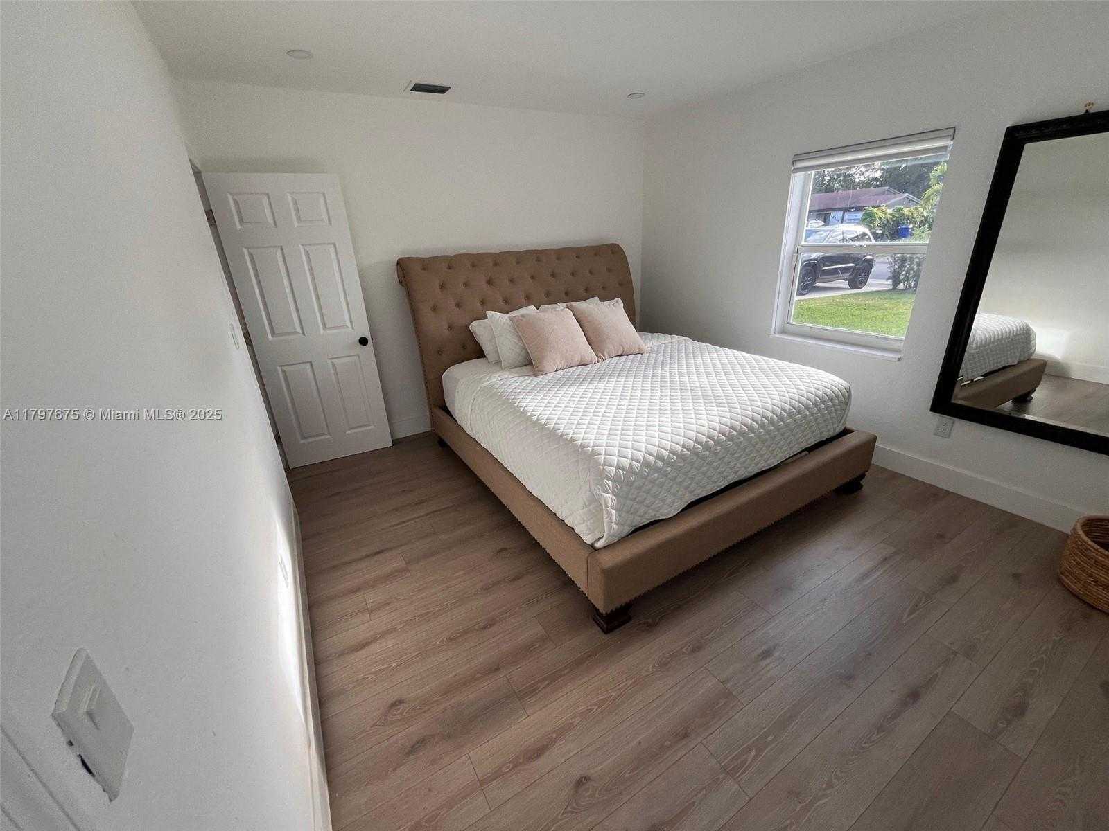 Small Image of 18361 NORTH EAST 20TH PL #18361, North Miami Beach Number 33