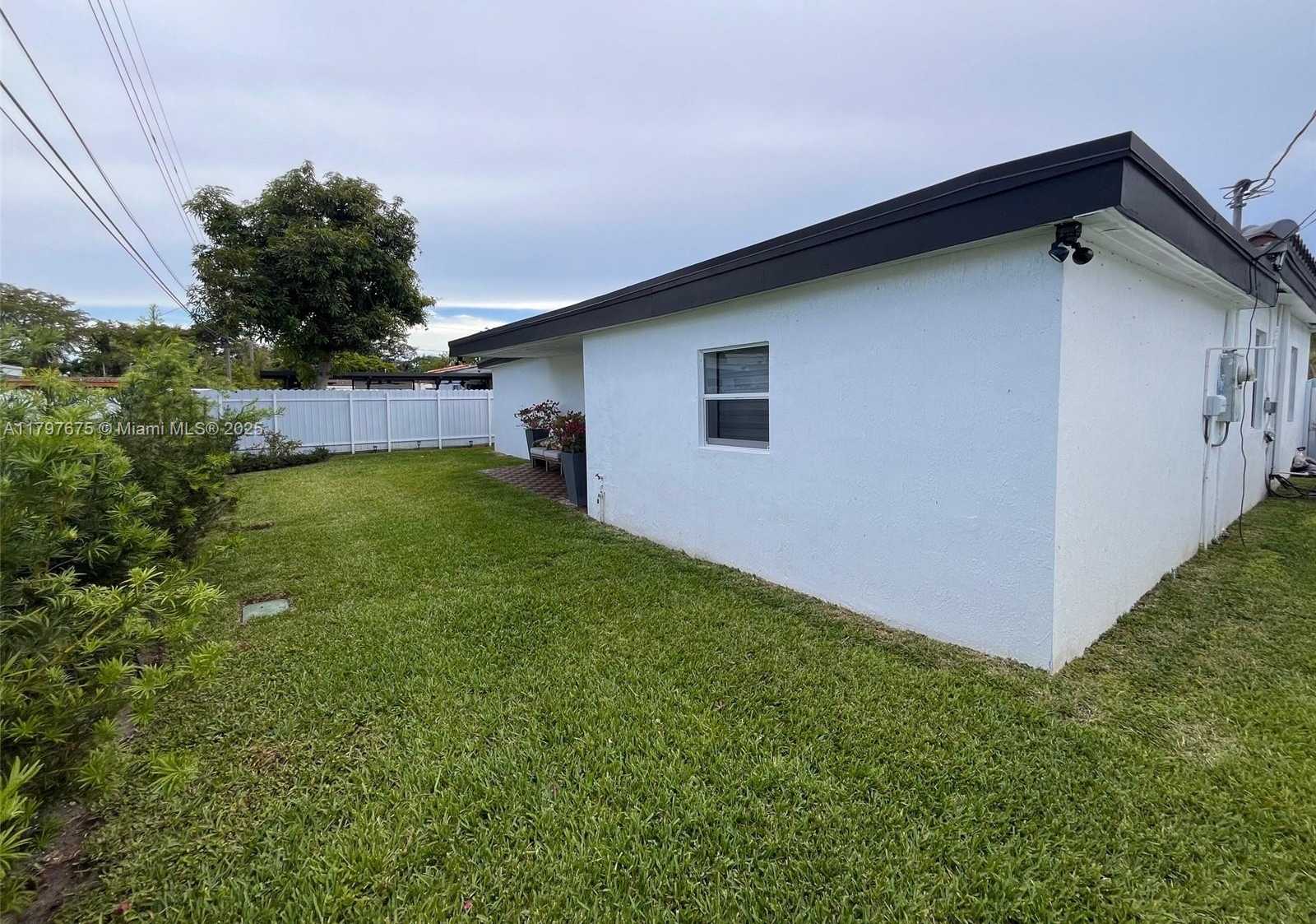 Small Image of 18361 NORTH EAST 20TH PL #18361, North Miami Beach Number 4