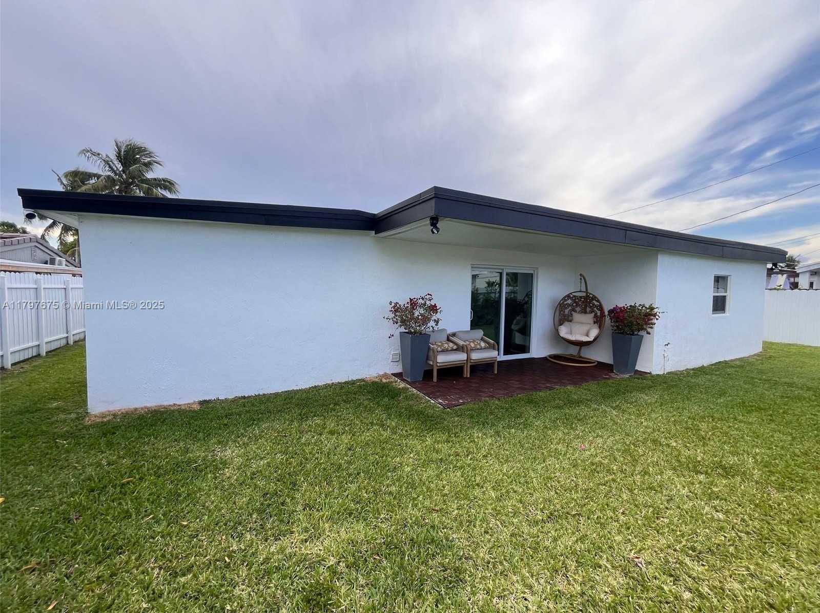 Small Image of 18361 NORTH EAST 20TH PL #18361, North Miami Beach Number 5