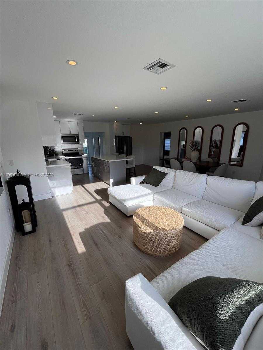 Small Image of 18361 NORTH EAST 20TH PL #18361, North Miami Beach Number 6