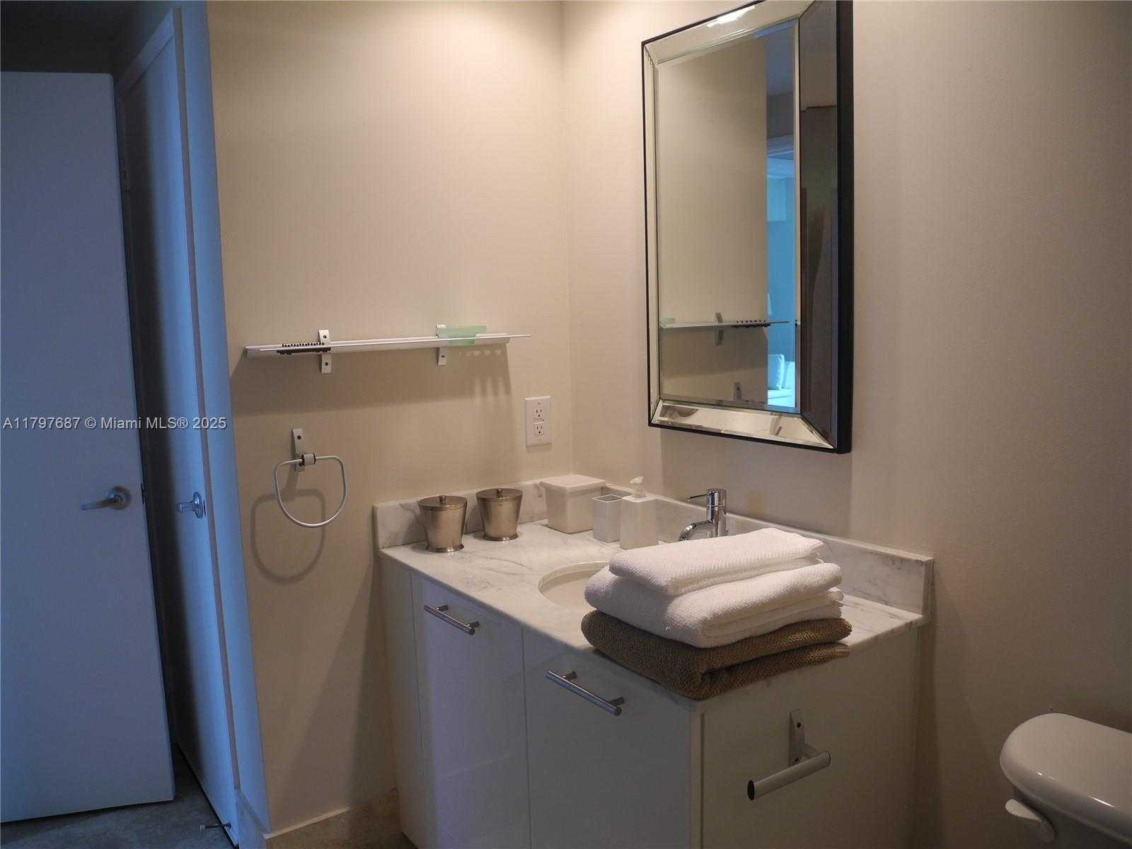 Small Image of 951 BRICKELL AVE #1408, Miami Number 15