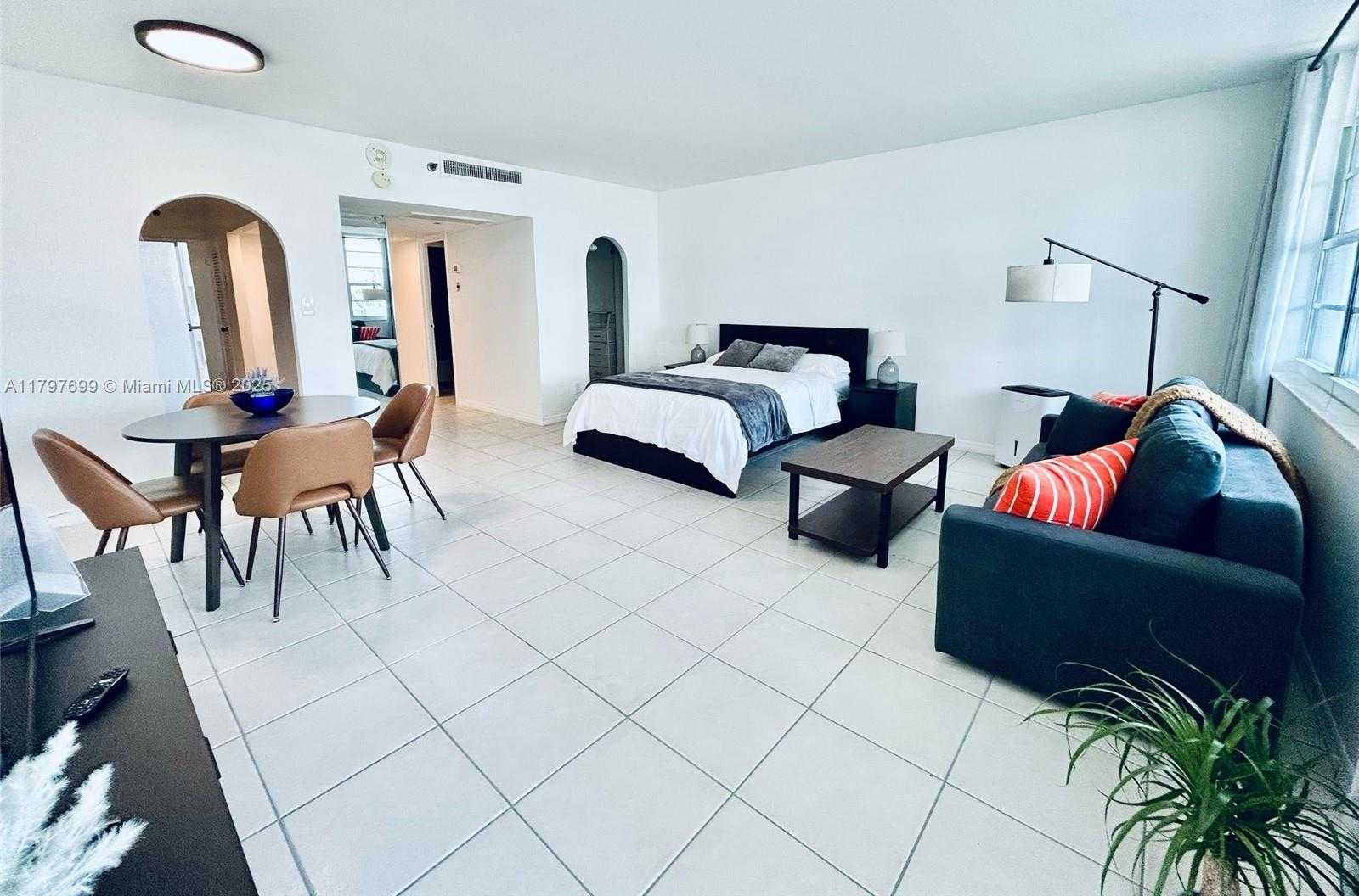 Small Image of 100 LINCOLN RD #412, Miami Beach Number 2