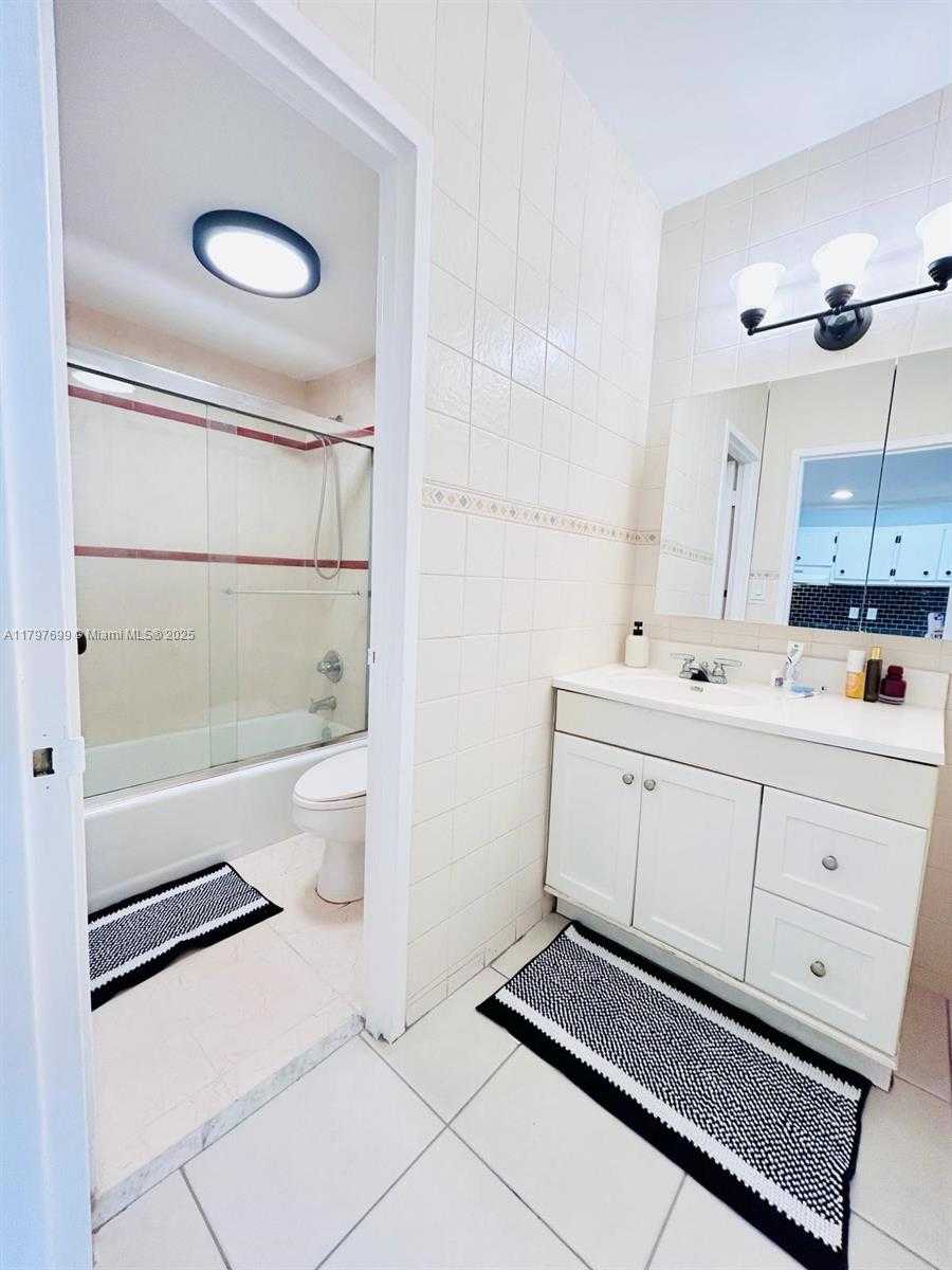Small Image of 100 LINCOLN RD #412, Miami Beach Number 3