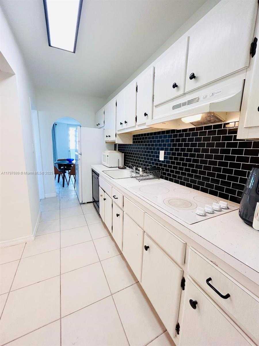 Small Image of 100 LINCOLN RD #412, Miami Beach Number 4