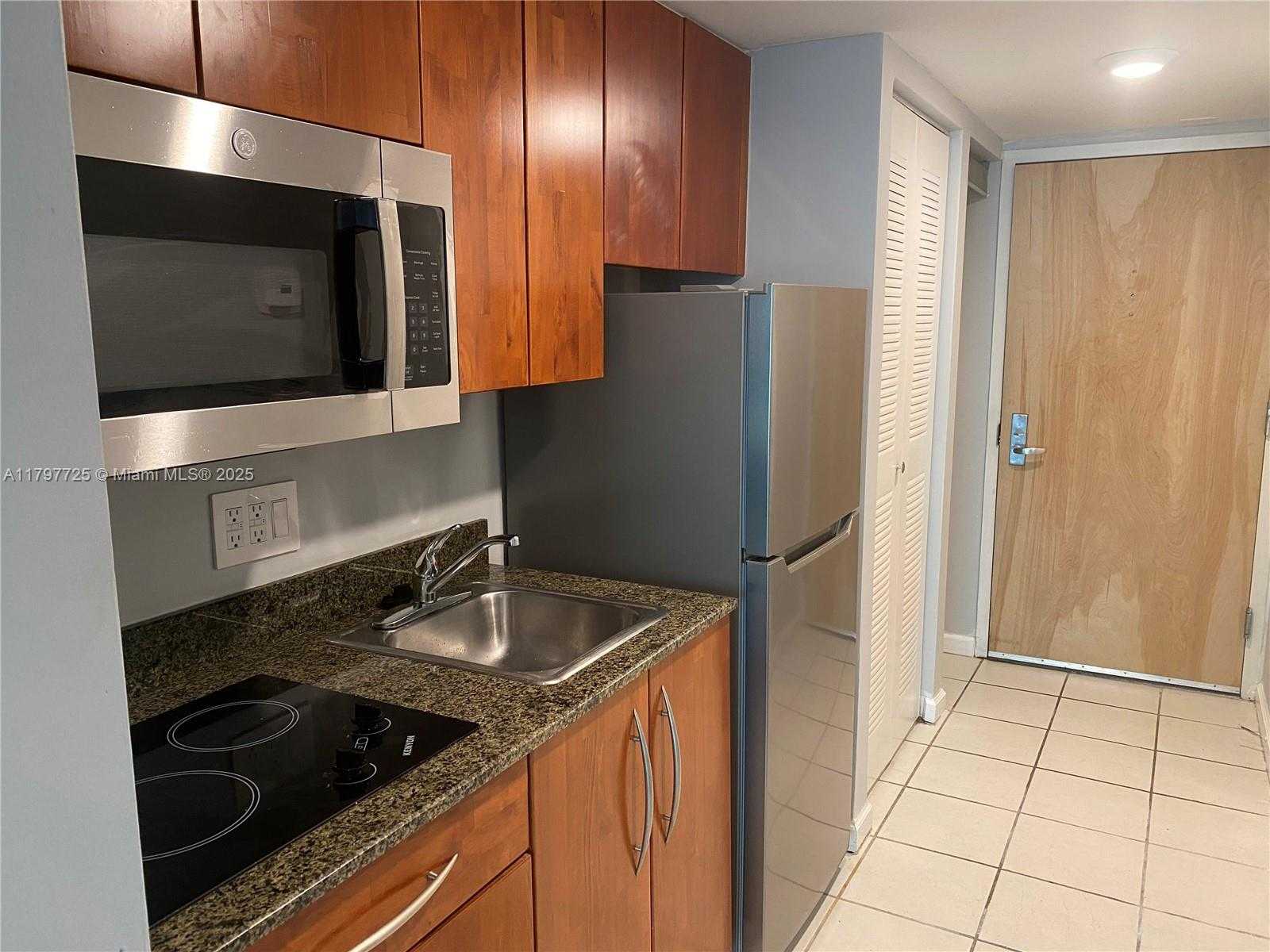 Small Image of 1200 BRICKELL BAY DR #3110, Miami Number 2
