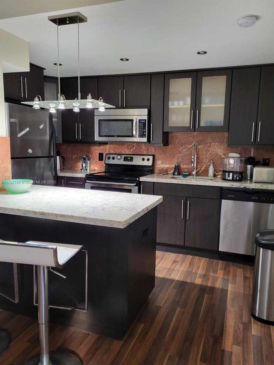 Small Image of 1340 LINCOLN RD #804, Miami Beach Number 4