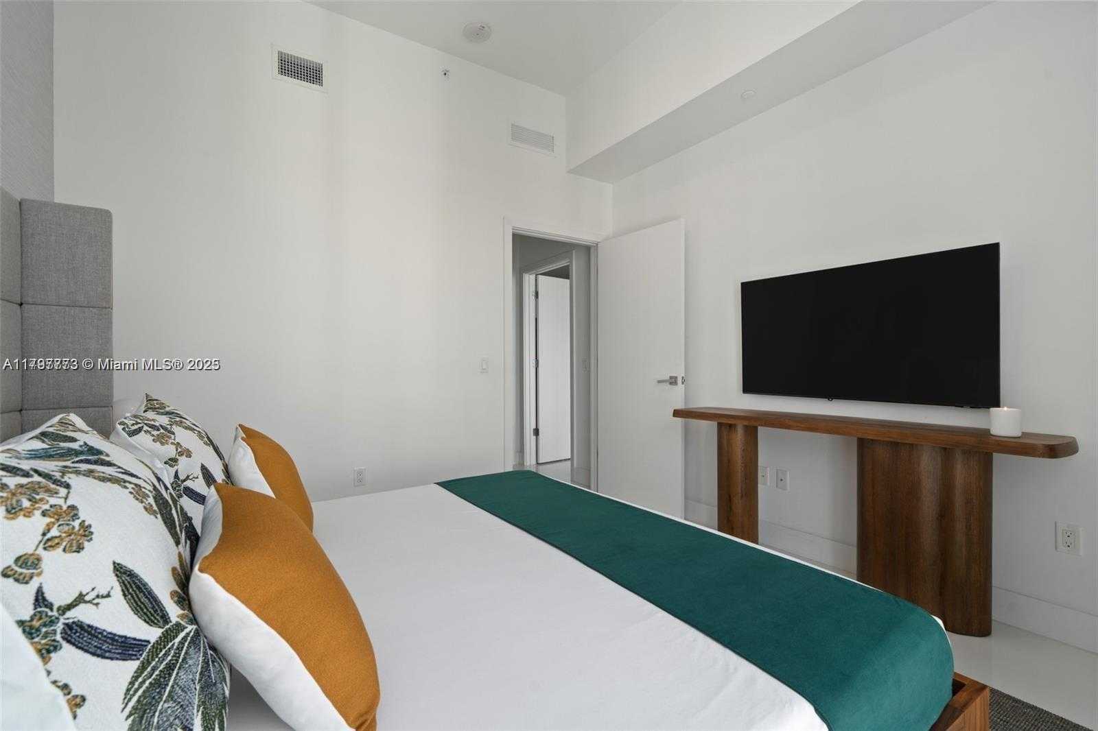 Small Image of 1080 BRICKELL AVE #4207, Miami Number 11