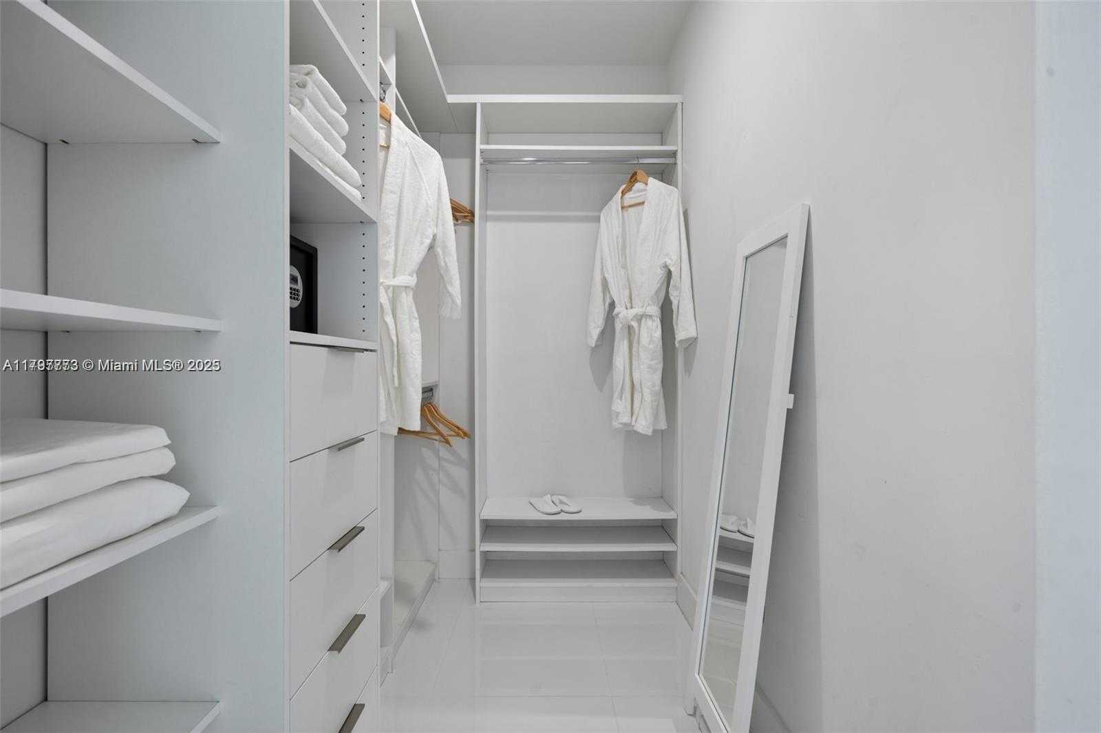 Small Image of 1080 BRICKELL AVE #4207, Miami Number 12
