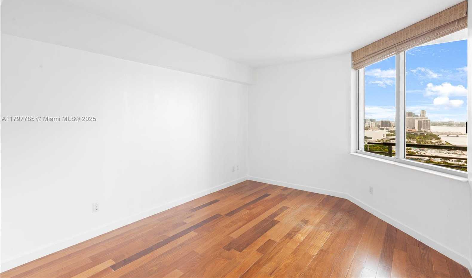 Small Image of 325 SOUTH BISCAYNE BLVD #3222, Miami Number 10