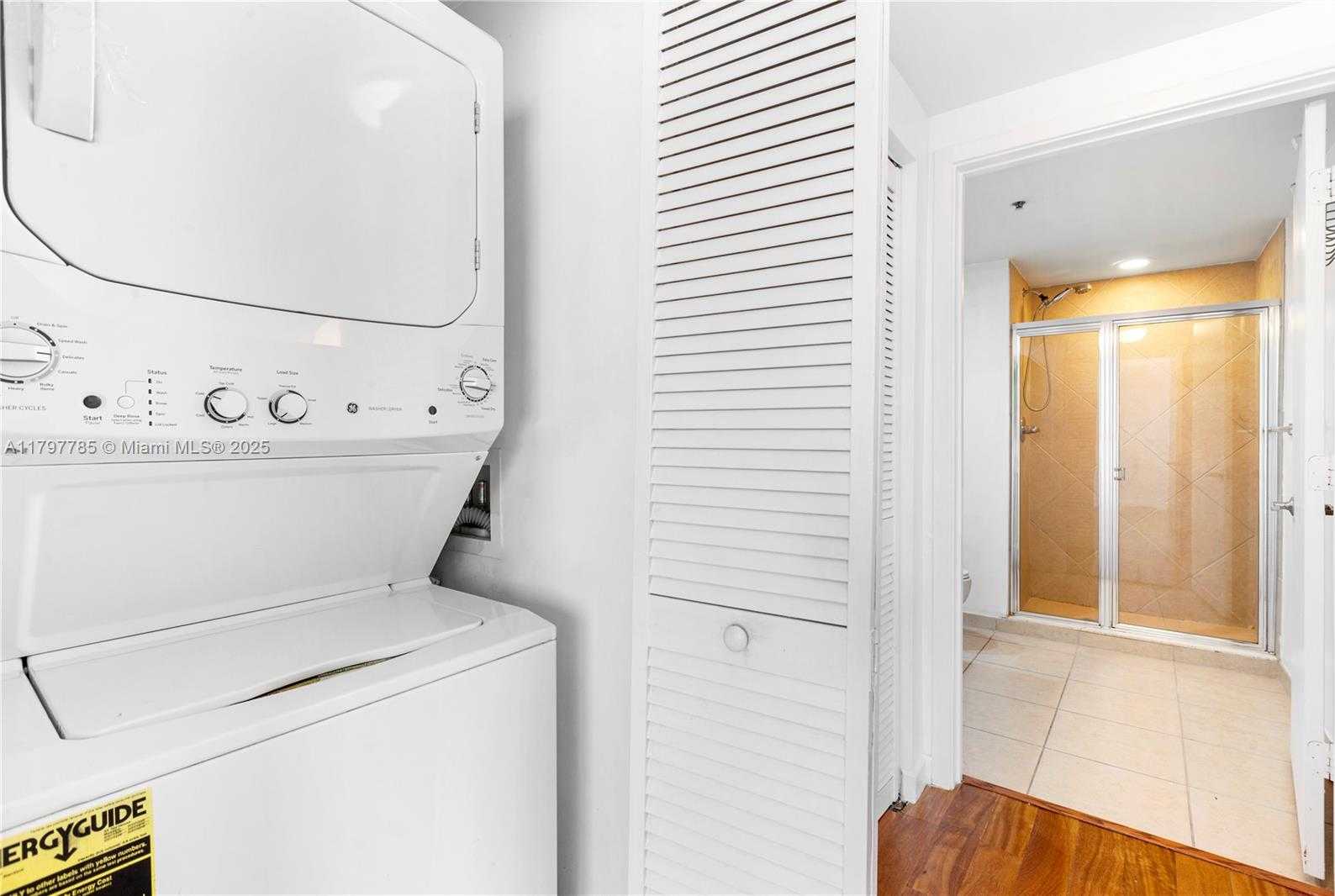 Small Image of 325 SOUTH BISCAYNE BLVD #3222, Miami Number 11