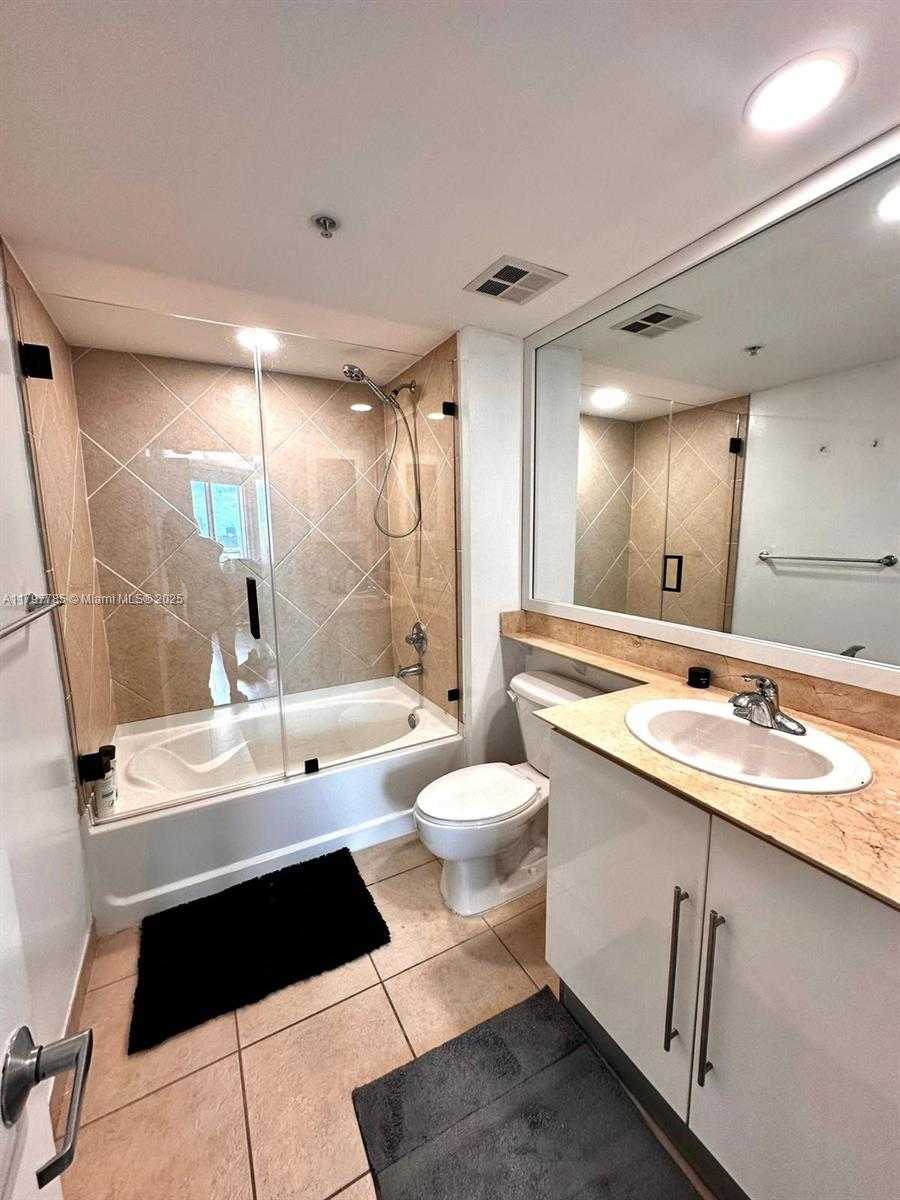Small Image of 325 SOUTH BISCAYNE BLVD #3222, Miami Number 16