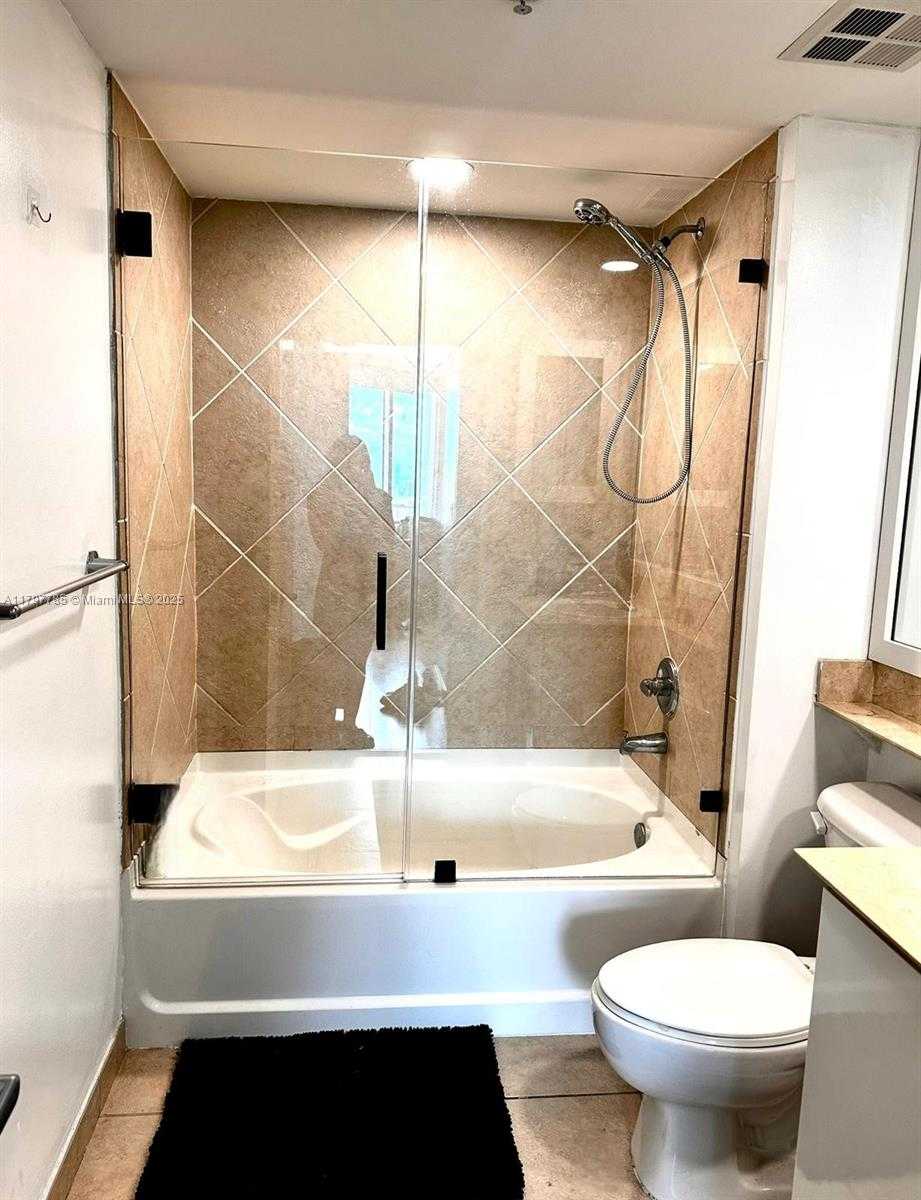 Small Image of 325 SOUTH BISCAYNE BLVD #3222, Miami Number 17