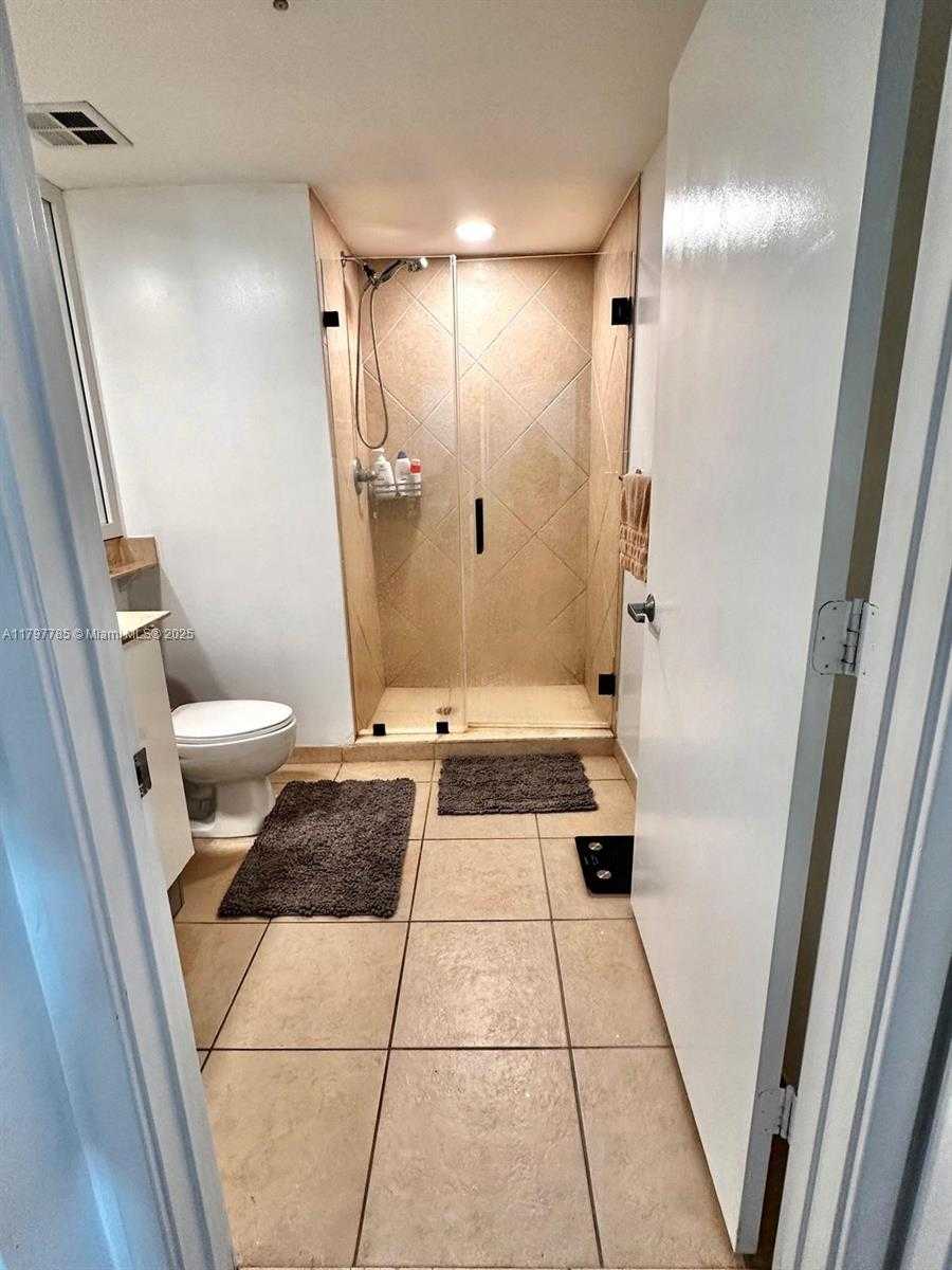 Small Image of 325 SOUTH BISCAYNE BLVD #3222, Miami Number 18
