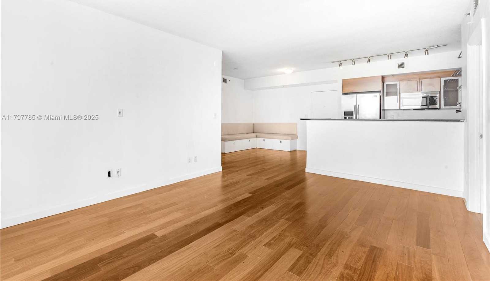 Small Image of 325 SOUTH BISCAYNE BLVD #3222, Miami Number 3