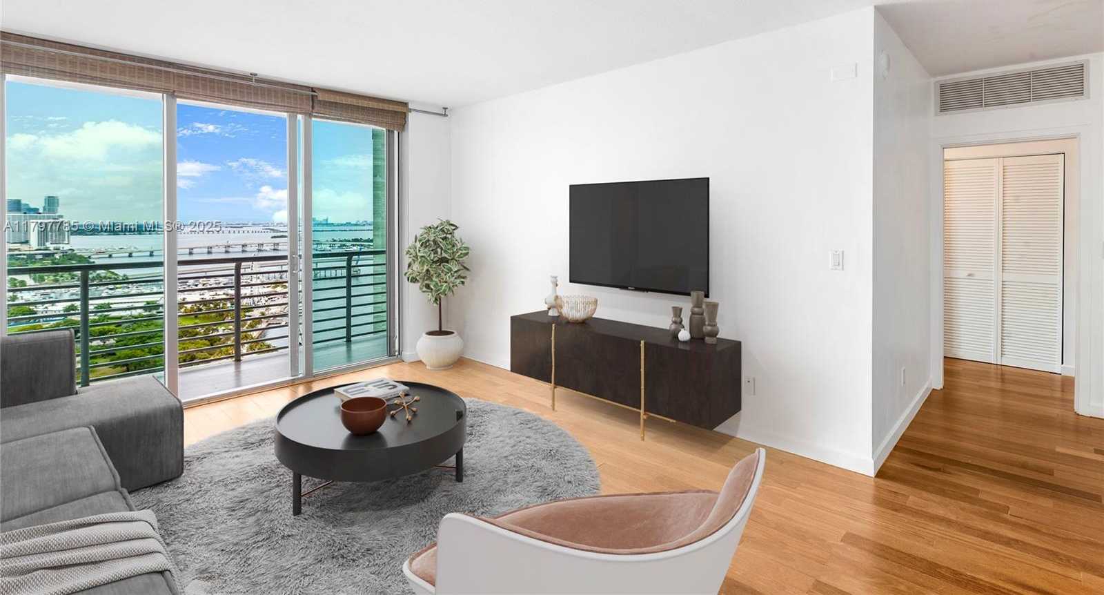 Small Image of 325 SOUTH BISCAYNE BLVD #3222, Miami Number 4