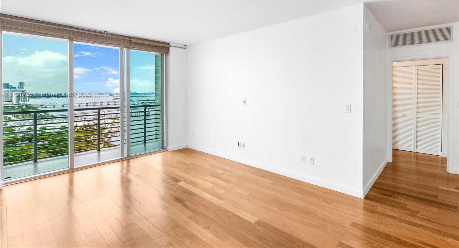 Small Image of 325 SOUTH BISCAYNE BLVD #3222, Miami Number 5