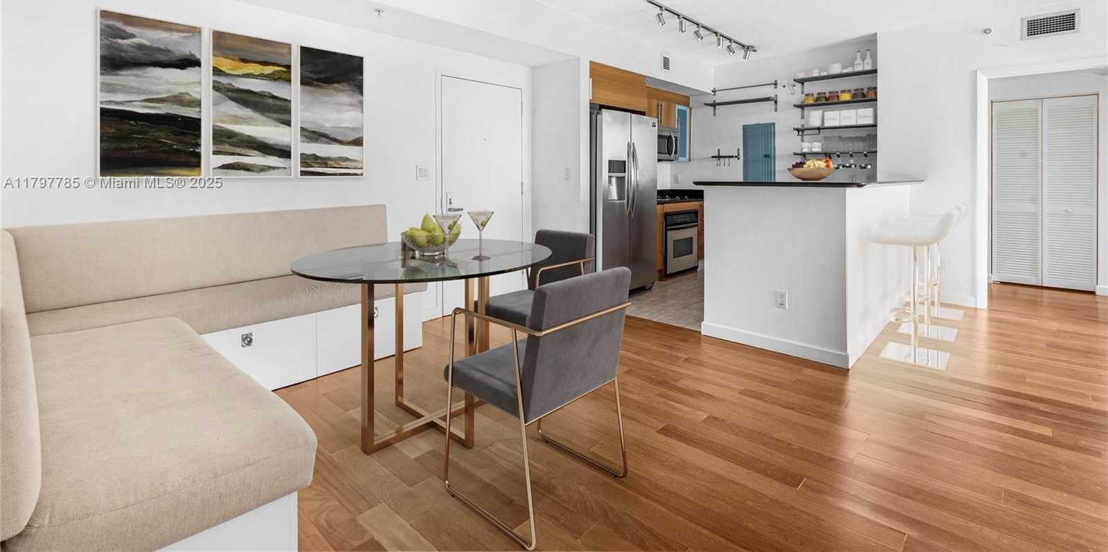 Small Image of 325 SOUTH BISCAYNE BLVD #3222, Miami Number 6