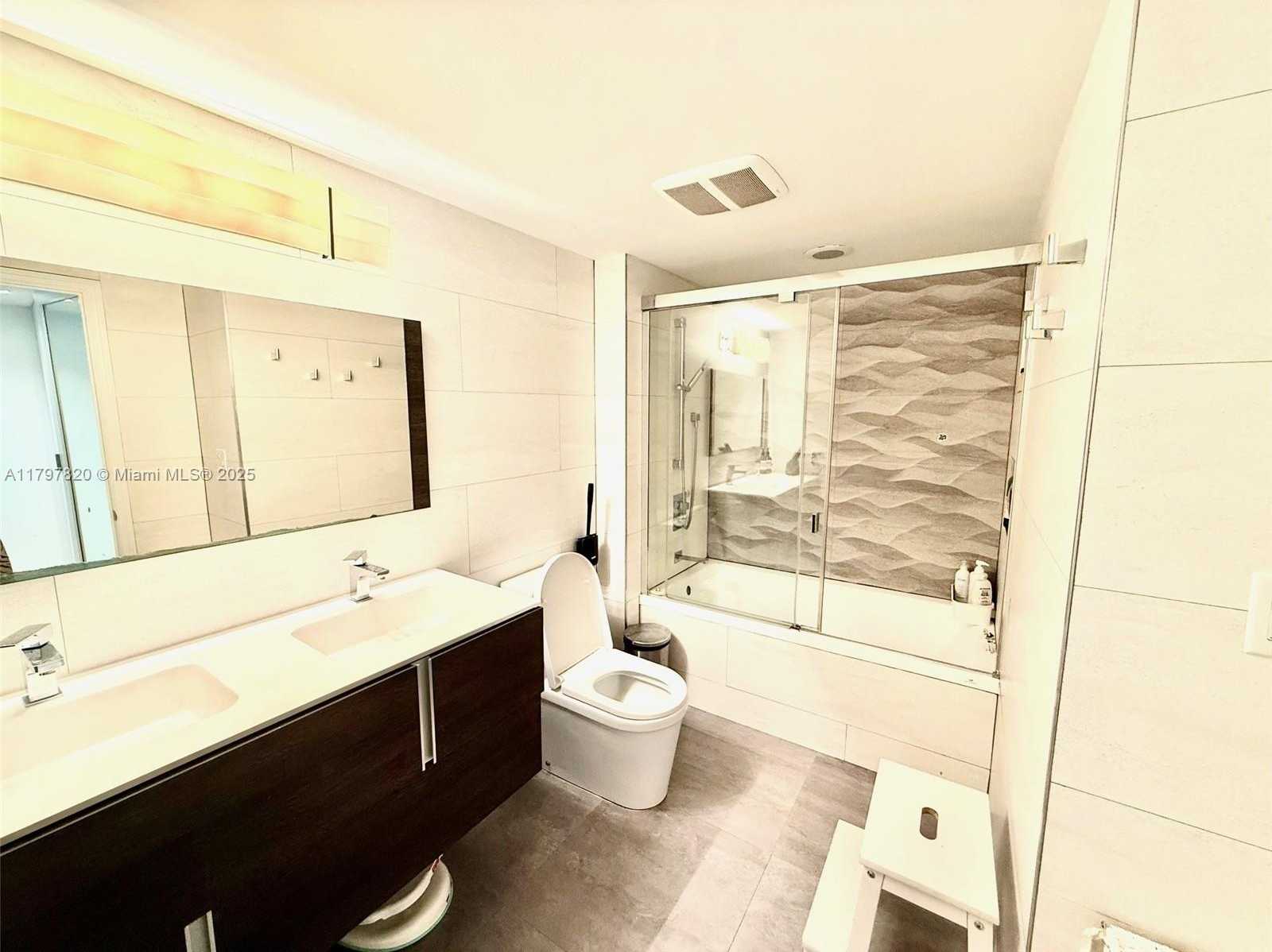 Small Image of 1155 BRICKELL BAY DR #1804, Miami Number 13