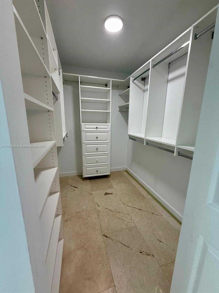 Small Image of 1155 BRICKELL BAY DR #1804, Miami Number 18