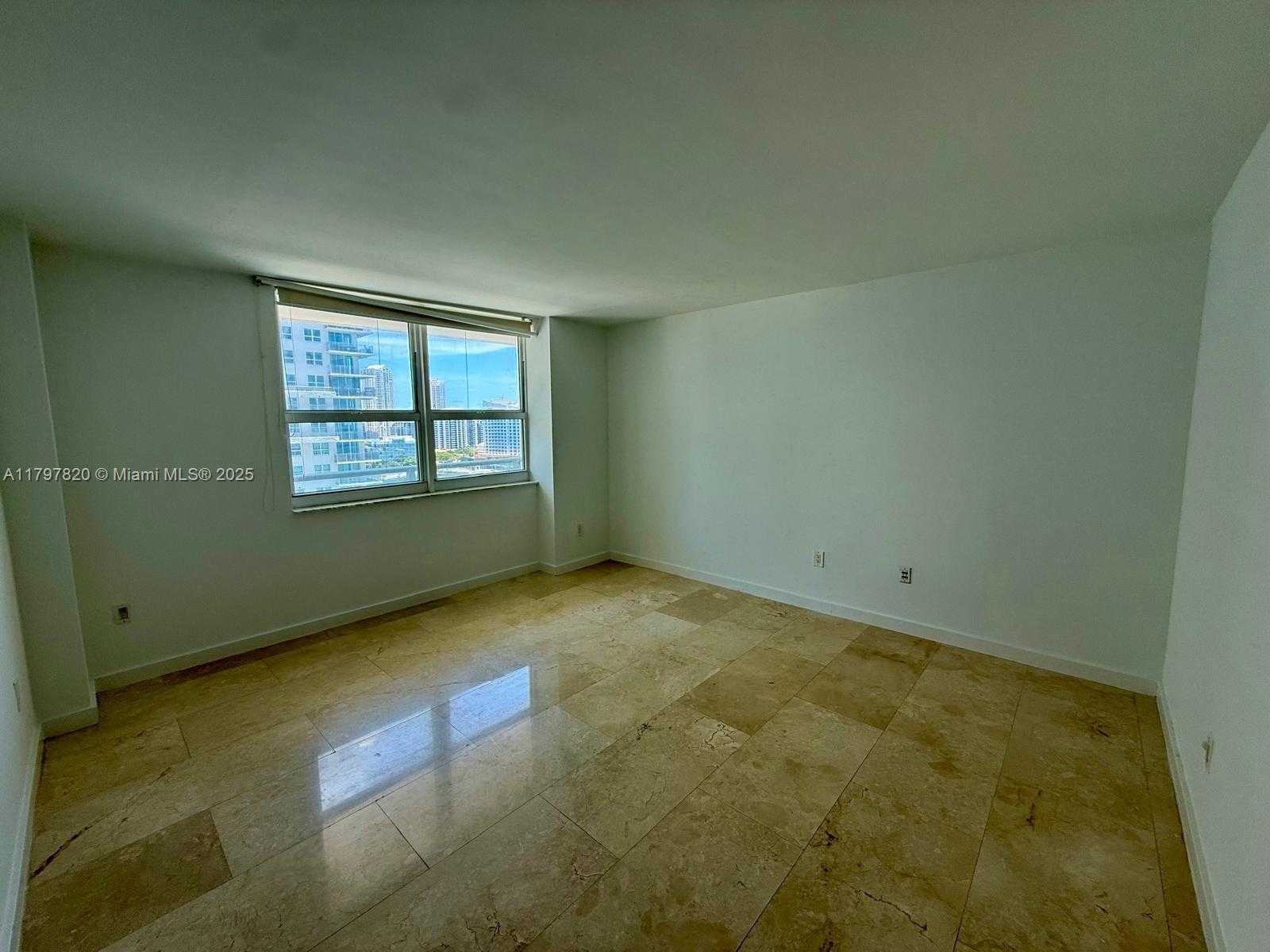 Small Image of 1155 BRICKELL BAY DR #1804, Miami Number 19