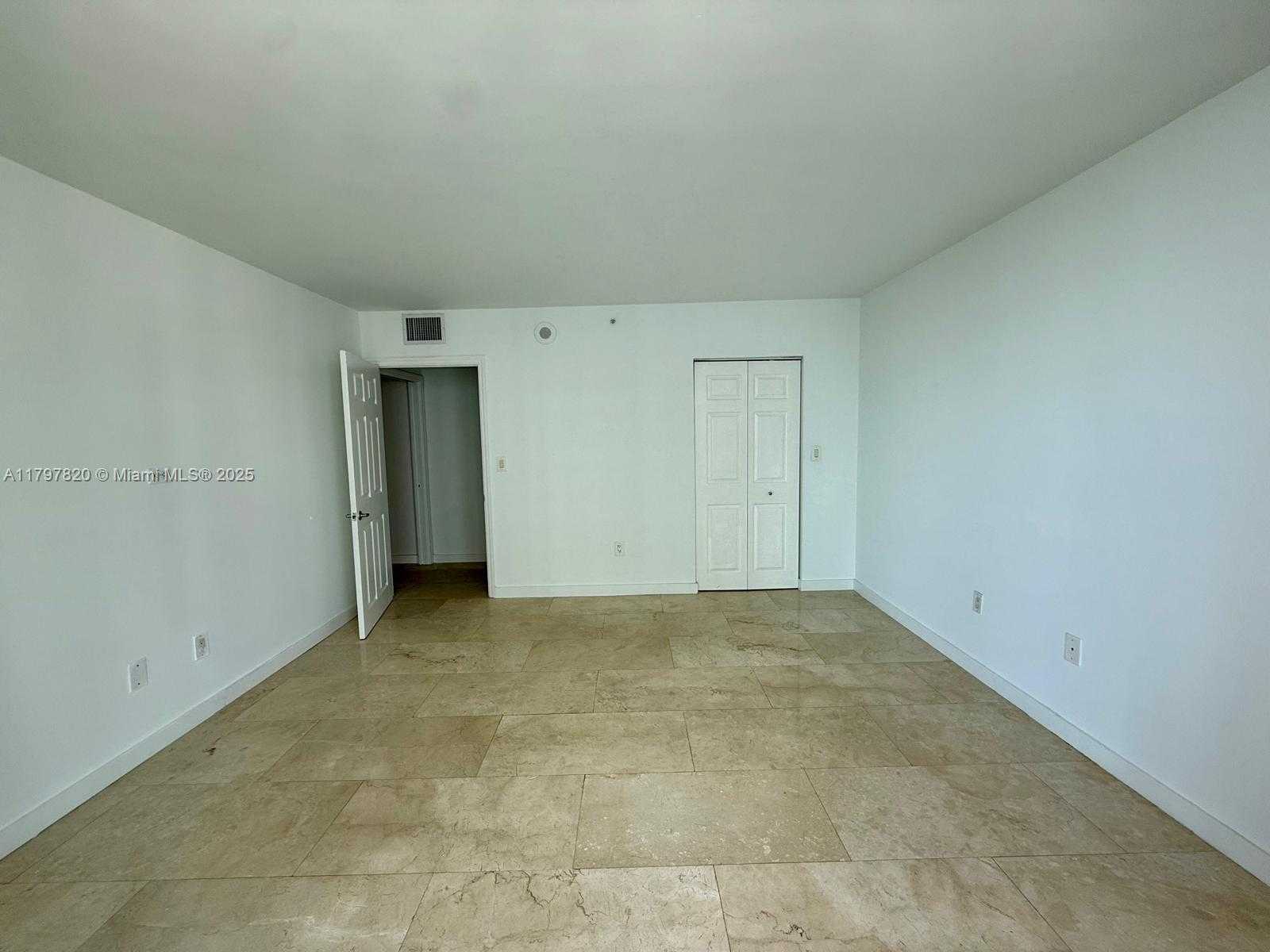 Small Image of 1155 BRICKELL BAY DR #1804, Miami Number 20