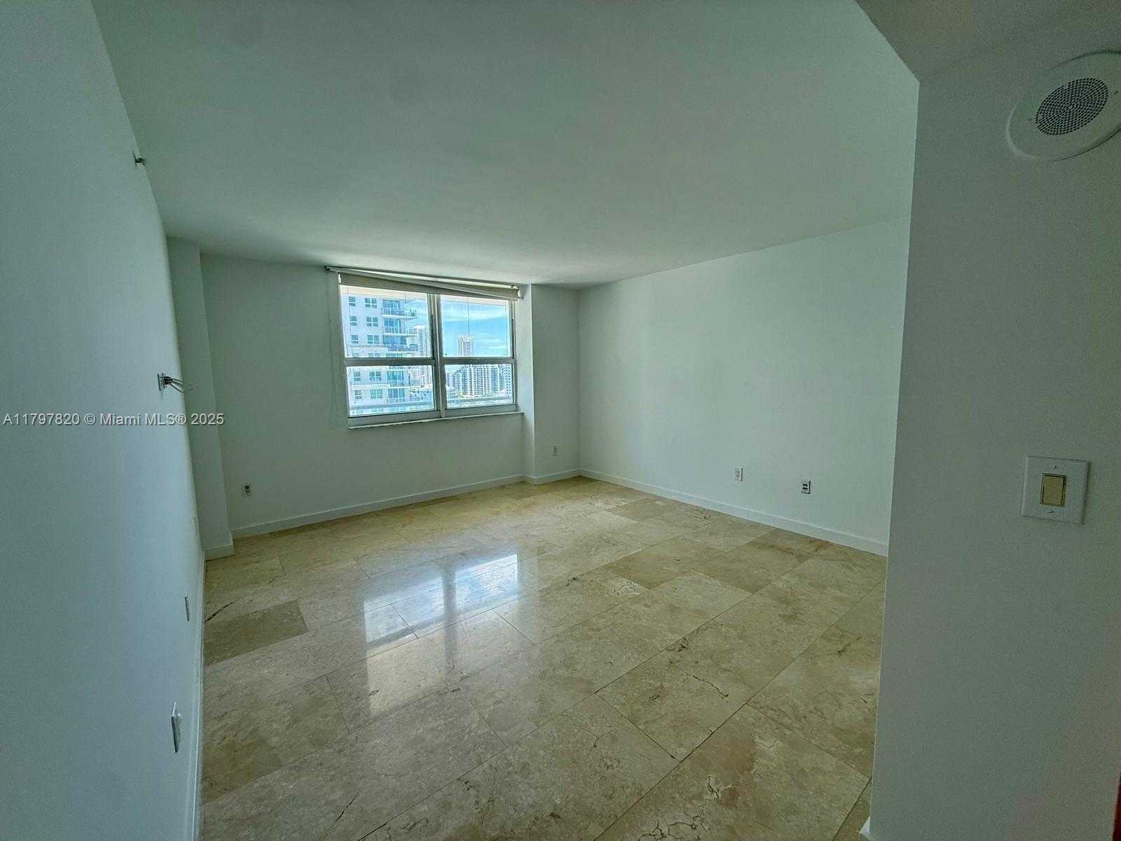 Small Image of 1155 BRICKELL BAY DR #1804, Miami Number 21