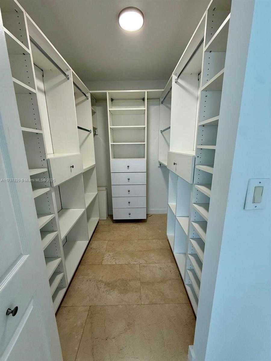 Small Image of 1155 BRICKELL BAY DR #1804, Miami Number 23
