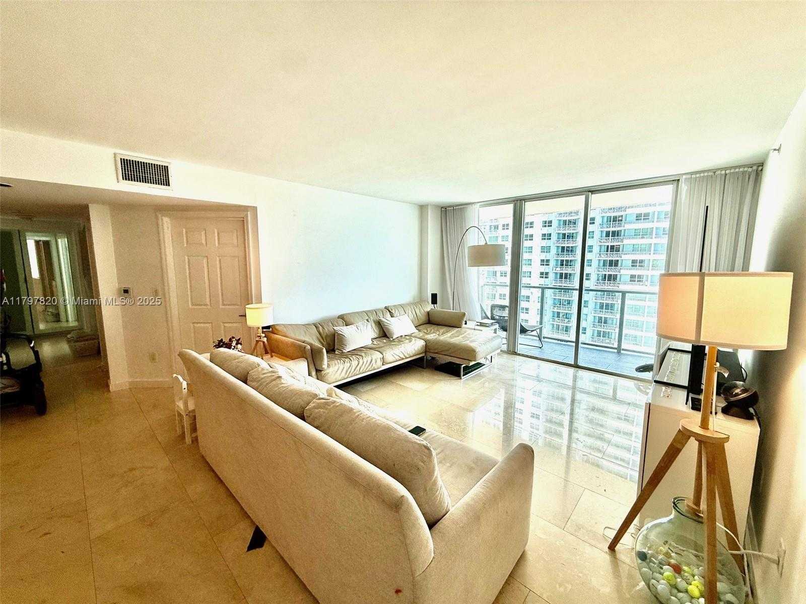 Small Image of 1155 BRICKELL BAY DR #1804, Miami Number 4