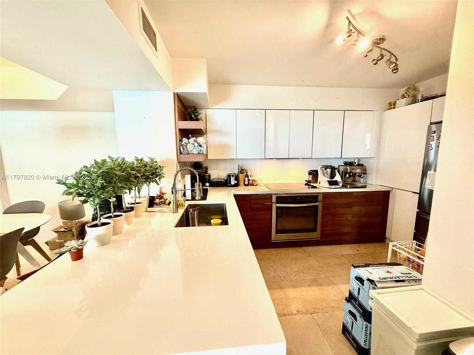 Small Image of 1155 BRICKELL BAY DR #1804, Miami Number 9