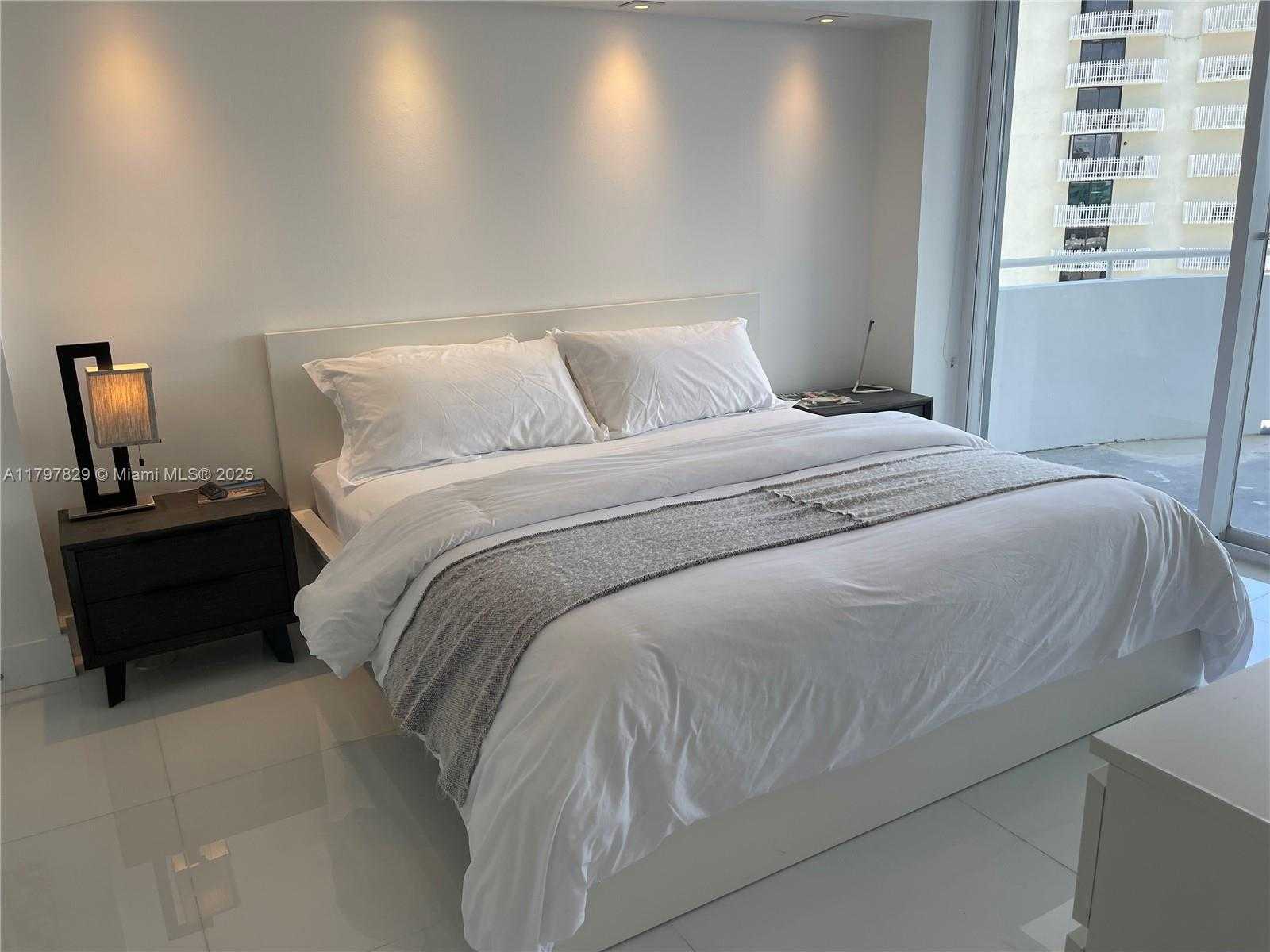 Small Image of 6301 COLLINS AVE #1805, Miami Beach Number 10