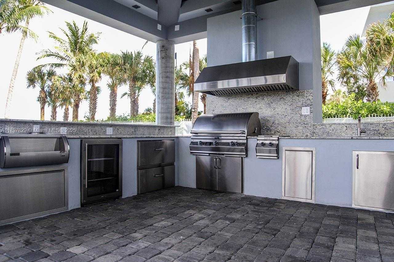 Small Image of 6301 COLLINS AVE #1805, Miami Beach Number 21
