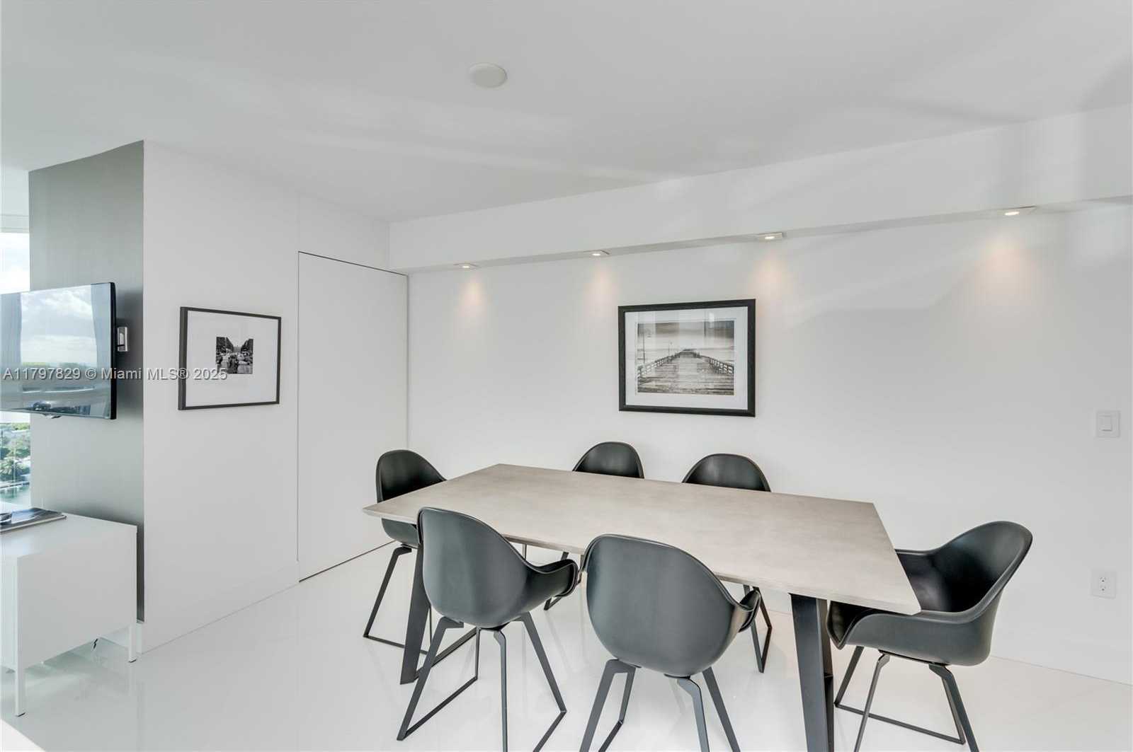 Small Image of 6301 COLLINS AVE #1805, Miami Beach Number 8