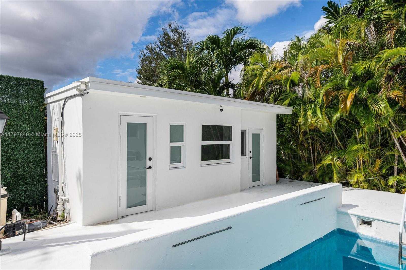 Small Image of 730 SOUTH WEST 26TH RD, Miami Number 19