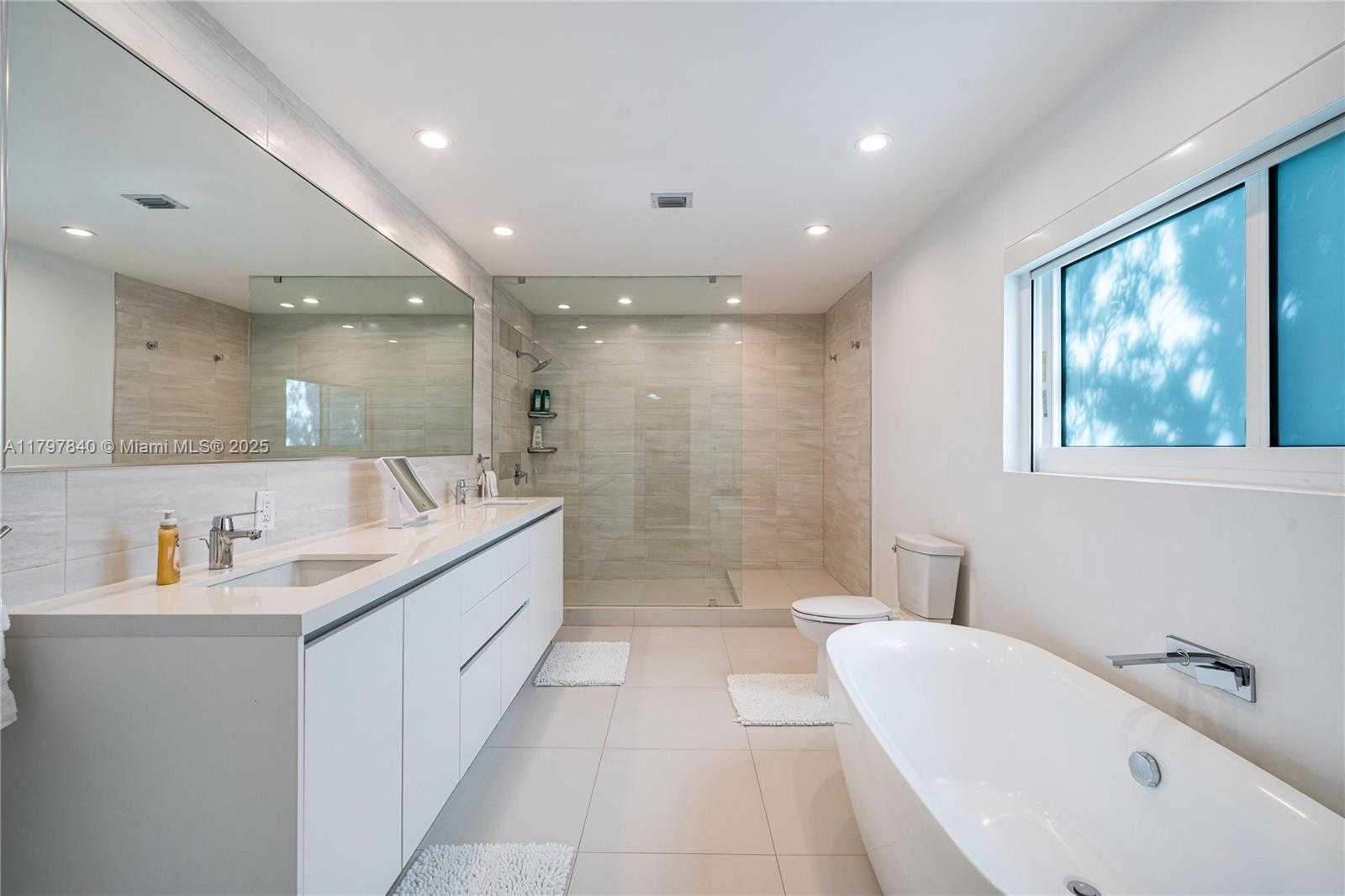 Small Image of 730 SOUTH WEST 26TH RD, Miami Number 20