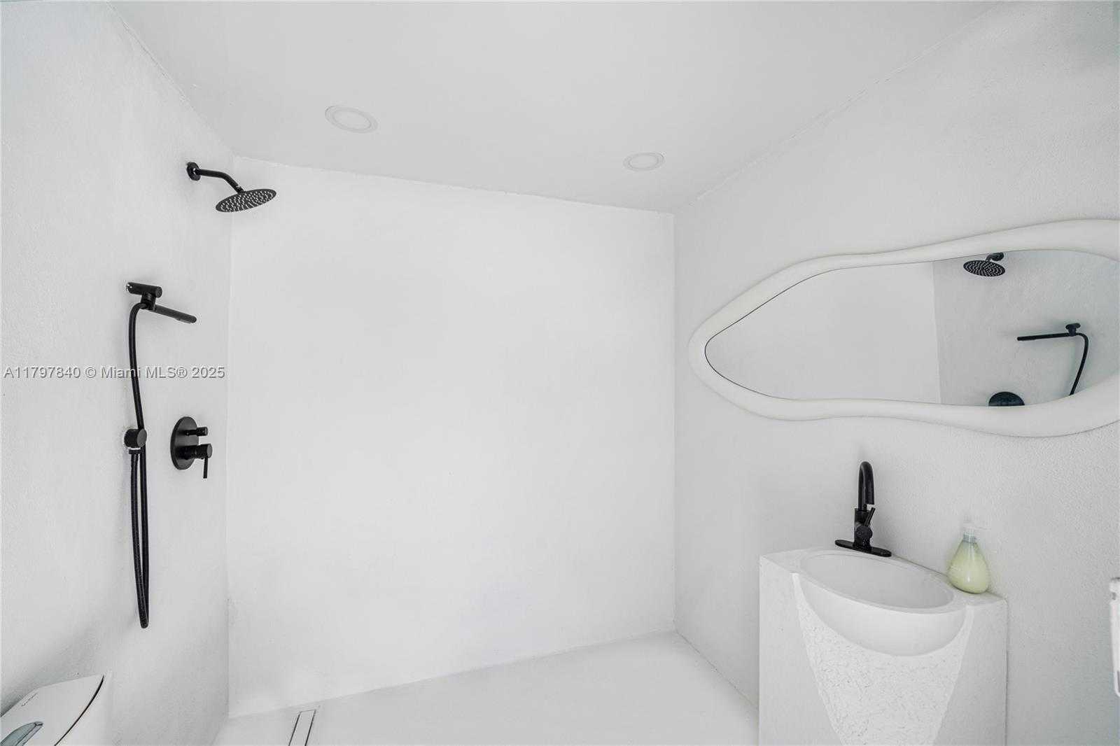 Small Image of 730 SOUTH WEST 26TH RD, Miami Number 21