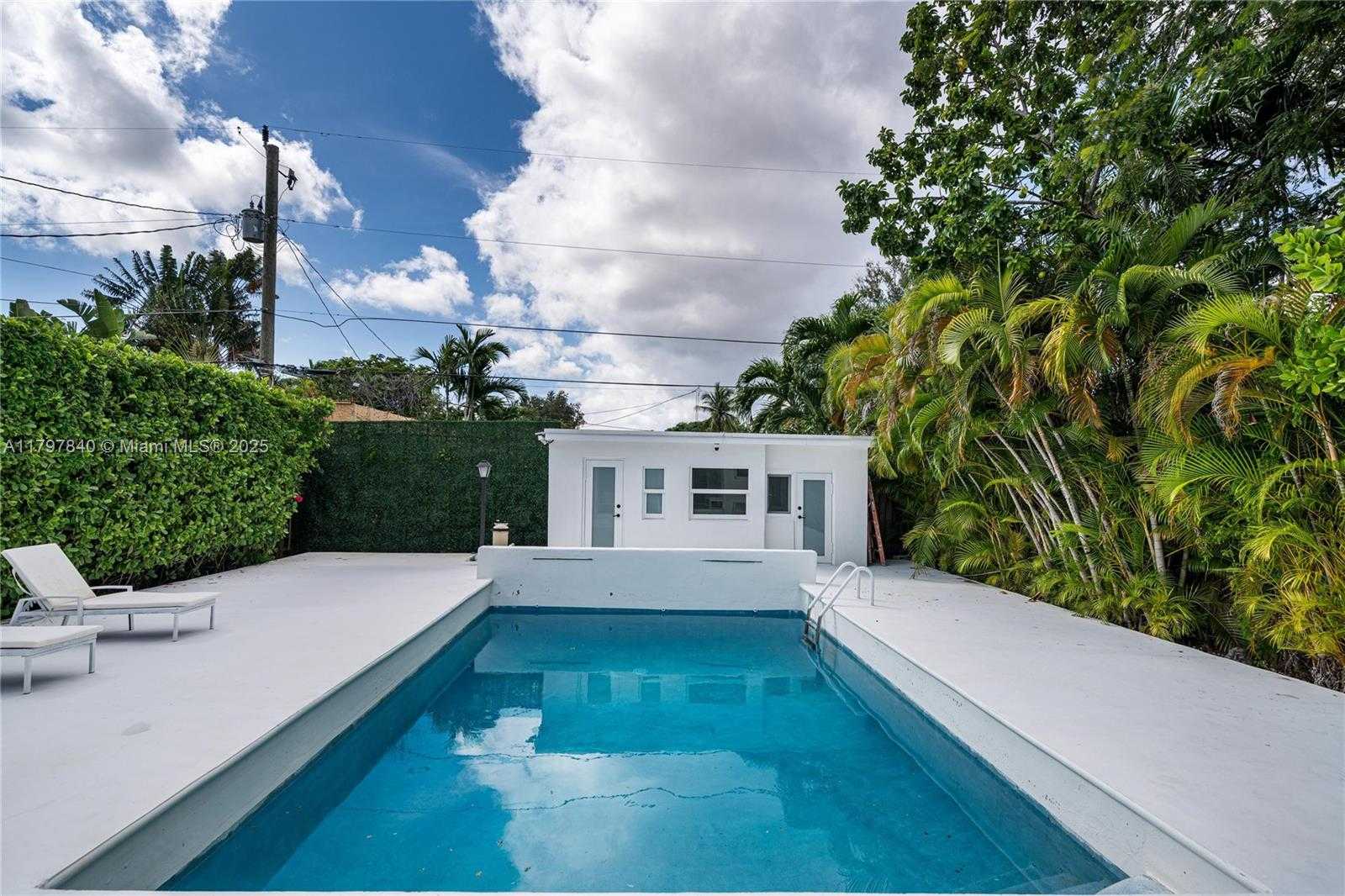 Small Image of 730 SOUTH WEST 26TH RD, Miami Number 24