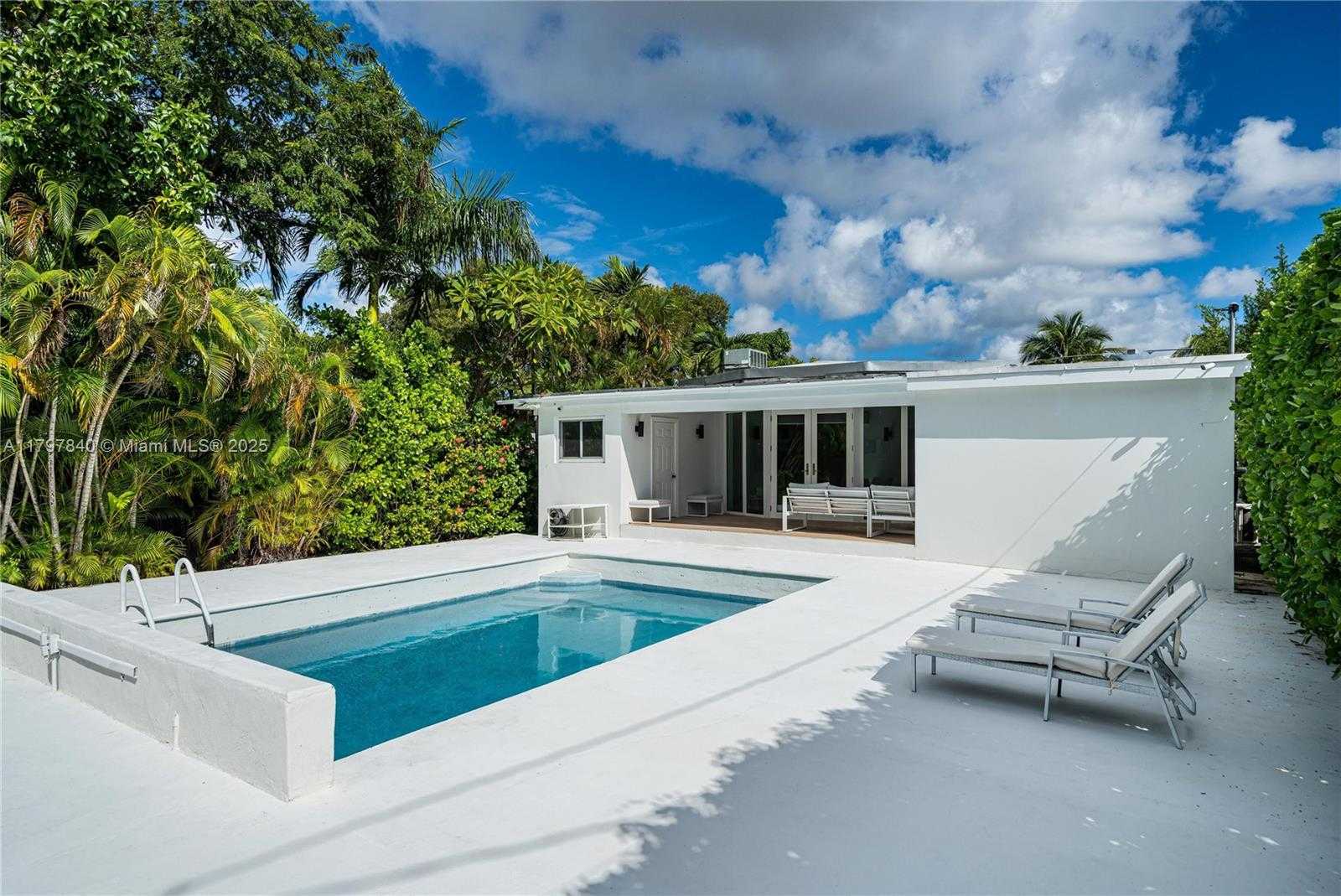Small Image of 730 SOUTH WEST 26TH RD, Miami Number 25