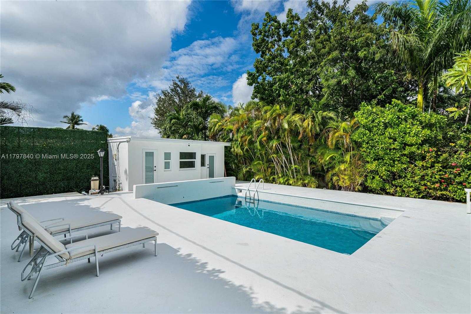Small Image of 730 SOUTH WEST 26TH RD, Miami Number 3