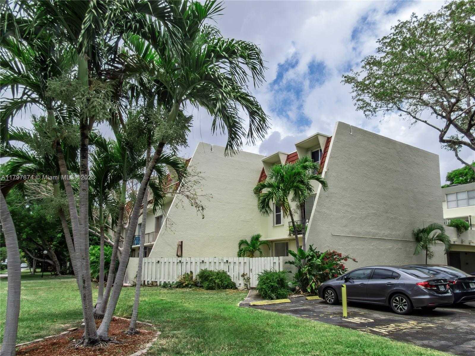 Small Image of 1655 NORTH EAST 115TH ST #28B, Miami Number 26