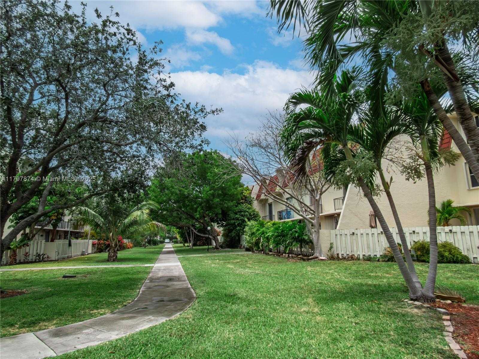 Small Image of 1655 NORTH EAST 115TH ST #28B, Miami Number 27