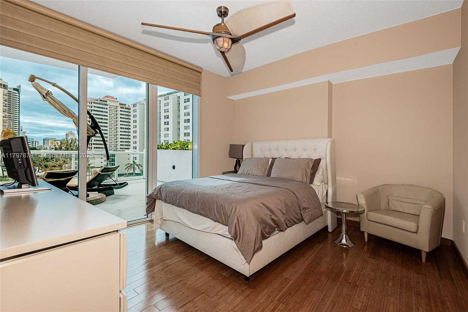 Small Image of 6515 COLLINS AVE #607, Miami Beach Number 16