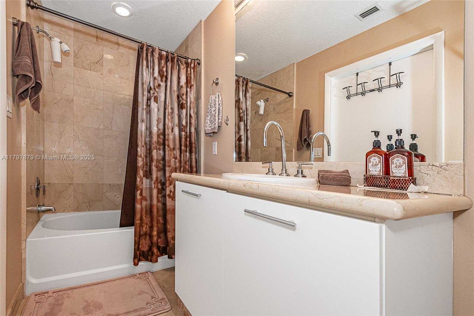 Small Image of 6515 COLLINS AVE #607, Miami Beach Number 23