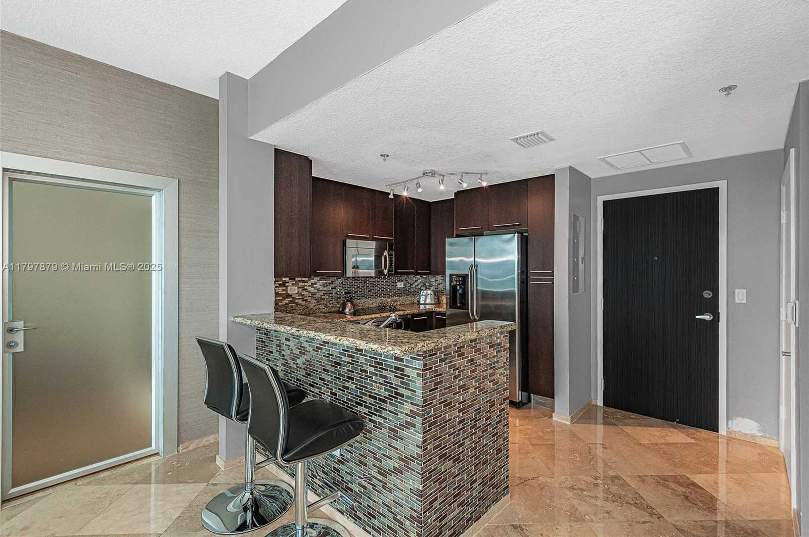Small Image of 6515 COLLINS AVE #607, Miami Beach Number 8
