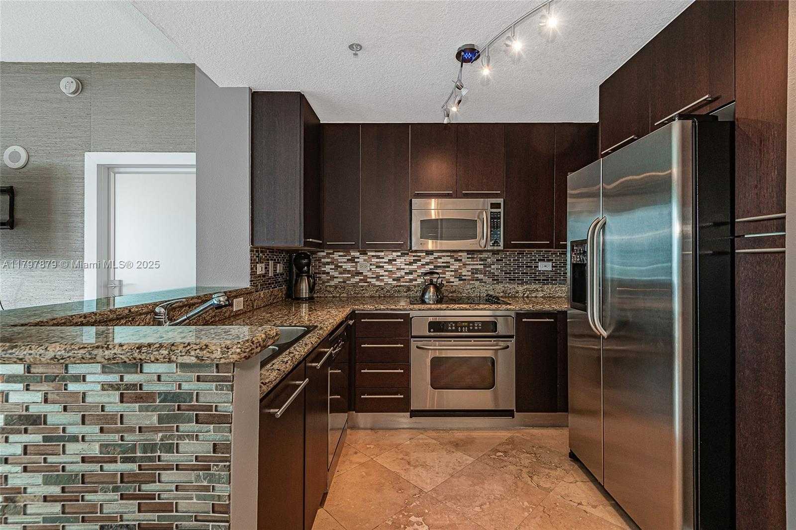 Small Image of 6515 COLLINS AVE #607, Miami Beach Number 9