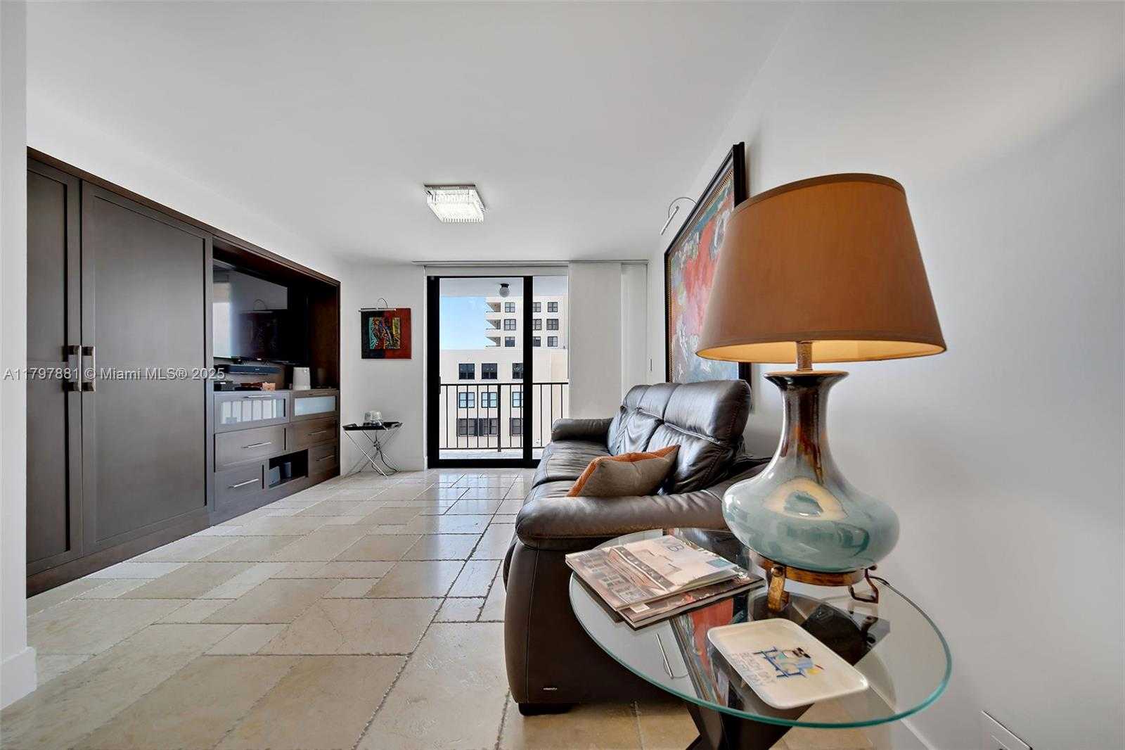 Small Image of 2625 COLLINS AVE #402, Miami Beach Number 10