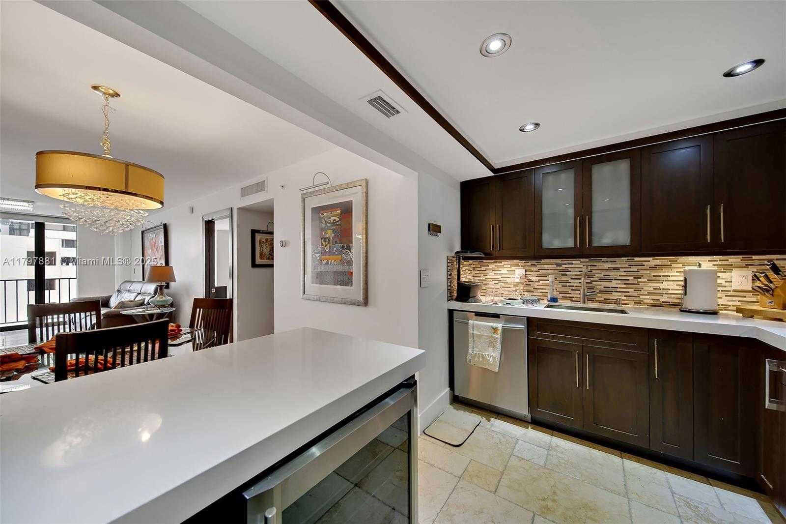 Small Image of 2625 COLLINS AVE #402, Miami Beach Number 11