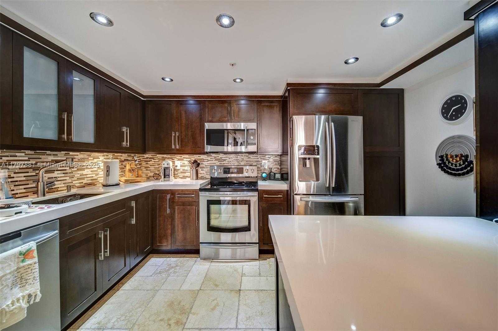 Small Image of 2625 COLLINS AVE #402, Miami Beach Number 13